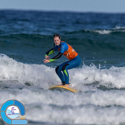 A surfer standing, as per the Blue Loop from The Loop Surfing Ability Measure